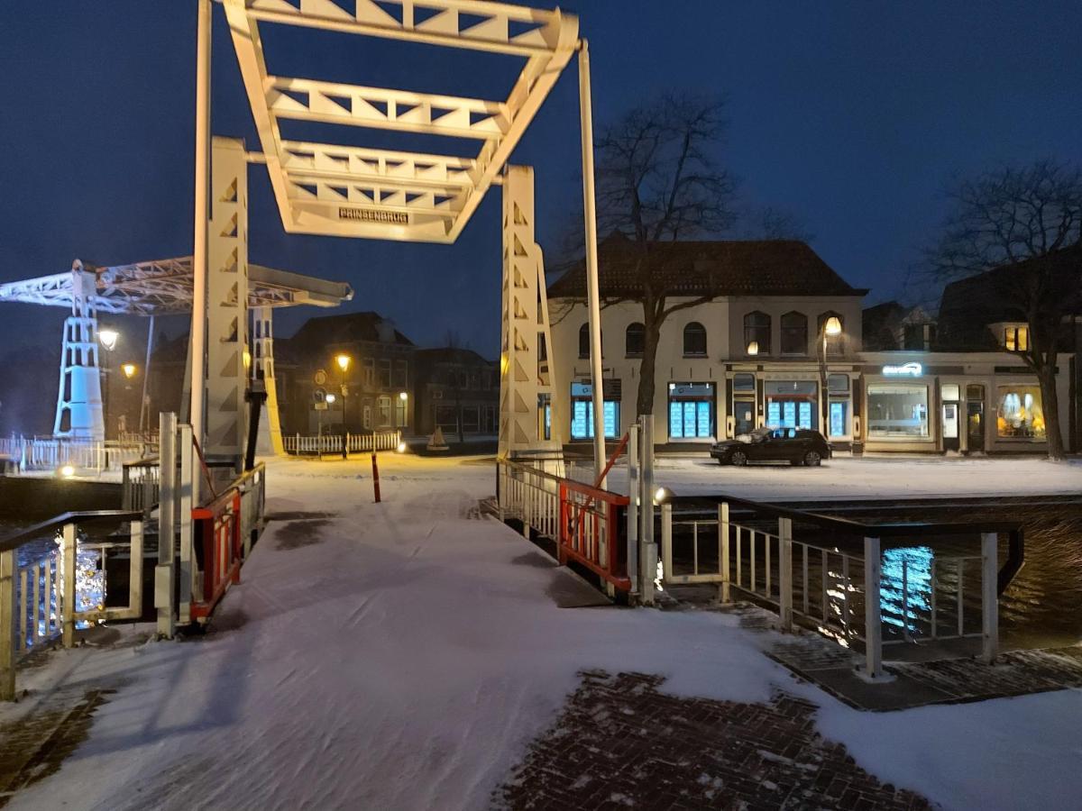 Airbnb 'Logeren Aan Het Plein' In Het Centrum Van Meppel Kültér fotó